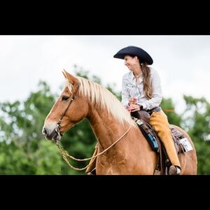 Meet your Posher, Selena